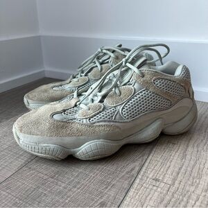 Yeezy 500  in ‘Salt’
-Size 9US (men)/ 8.5UK (men)